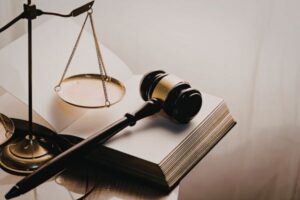 _find a legal aid lawyer
